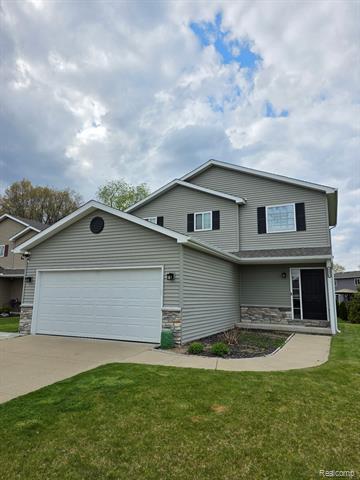 front view picture of 6456 Skylar Ln, Waterford, MI. 48327