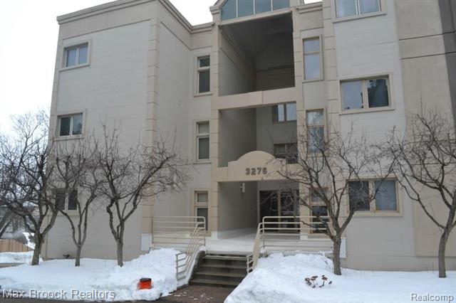 front view picture of 3276 Island Cove Dr # 100, Waterford, MI. 48328