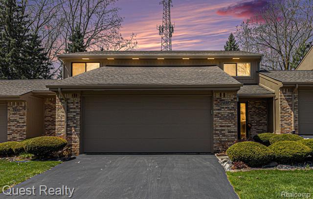 front view picture of 7897 Meadow Dr, Waterford, MI. 48329