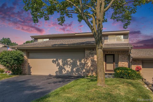 front view picture of 7924 Meadow Dr, Waterford, MI. 48329