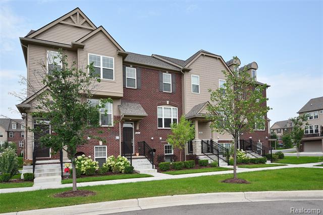 front view picture of 2888 Glenbar Cir, Rochester, MI. 48307