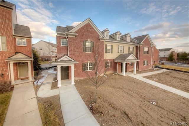 front view picture of 27924 Declaration Dr, Novi, MI. 48377