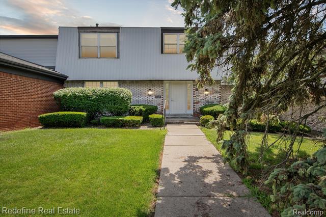 front view picture of 31120 Hunters Dr Unit 95, Farmington, MI. 48334