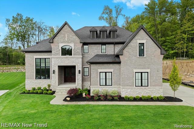 front view picture of 28878 Wintergreen Dr, Farmington, MI. 48331