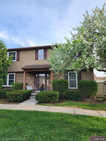 front view picture of 21220 Glen Haven Cir E, Northville, MI. 48167