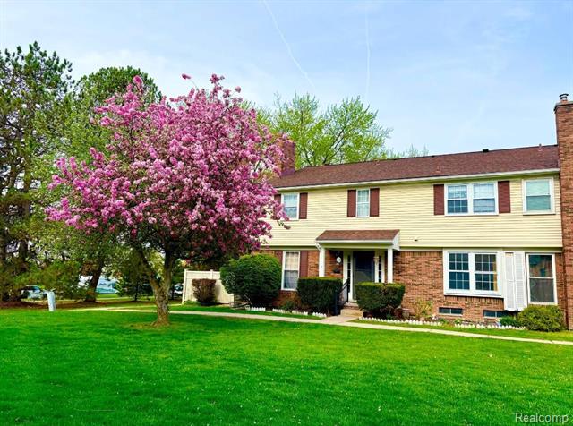 front view picture of 20806 Glen Haven Cir E, Northville, MI. 48167