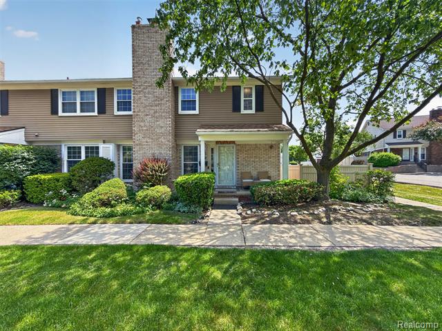 front view picture of 20830 Glen Haven Cir E, Northville, MI. 48167