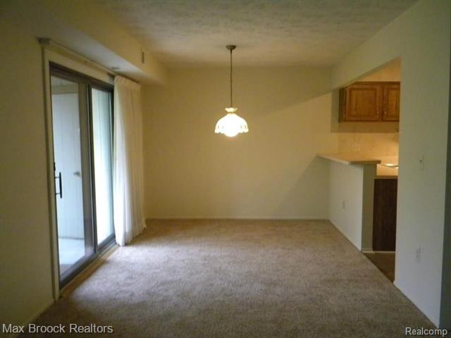 front view picture of 1697 Riverside Dr Apt 13, Rochester, MI. 48309