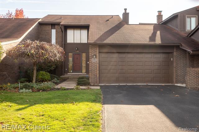 front view picture of 2115 Bordeaux St, West Bloomfield, MI. 48323