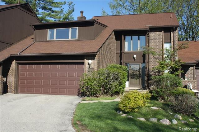 front view picture of 2160 Bordeaux St, West Bloomfield, MI. 48323