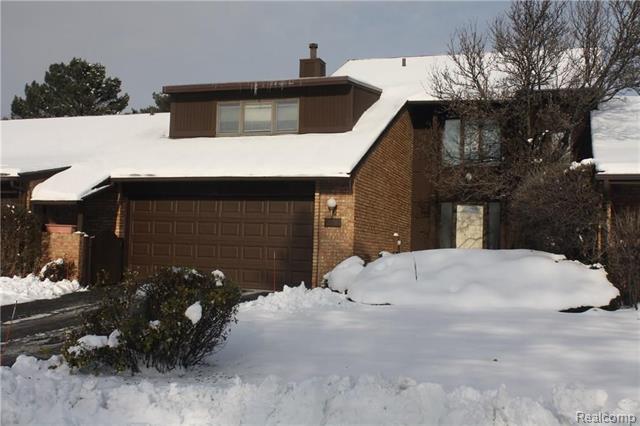 front view picture of 2108 Bordeaux St, West Bloomfield, MI. 48323