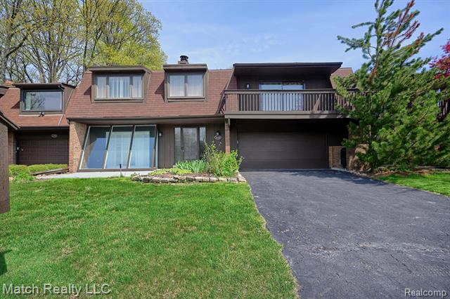 front view picture of 2136 Rhine Rd, West Bloomfield, MI. 48323