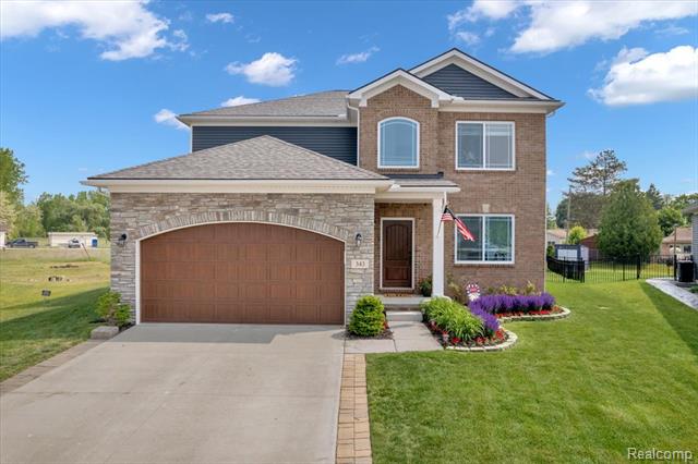 front view picture of 343 Hidden River East, Holly, MI. 48442
