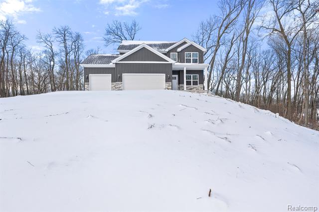 front view picture of 16142 Catalpa Ridge Dr, Holly, MI. 48442