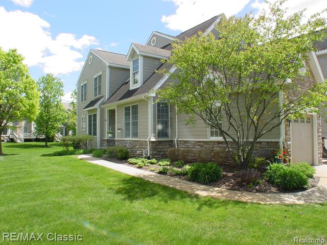 front view picture of 26426 Island Lake Dr, Novi, MI. 48374