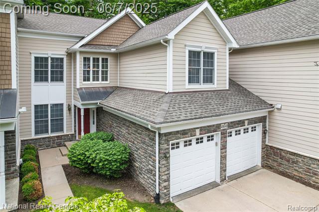front view picture of 49648 Timber Trl, Novi, MI. 48374