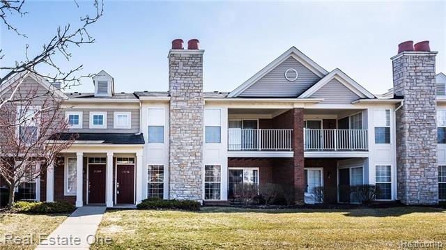 front view picture of 28256 Oakmonte Cir E, New Hudson, MI. 48165