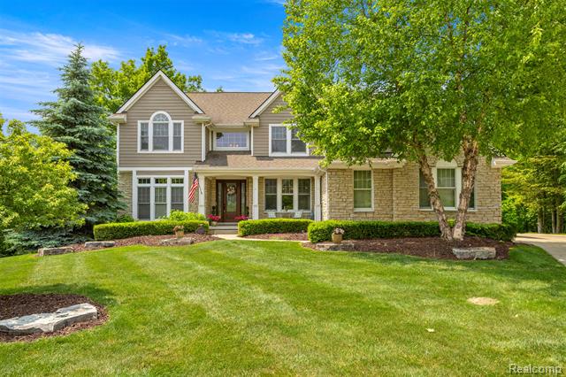 front view picture of 23736 Point O Woods Ct, South Lyon, MI. 48178