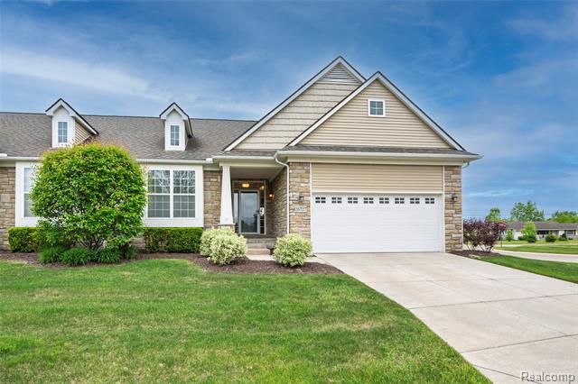 front view picture of 26727 Wilton Ct, New Hudson, MI. 48165