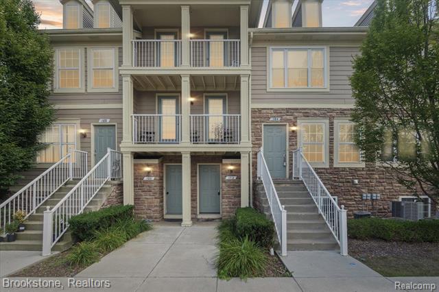 front view picture of 164 Saber Way, Lake Orion, MI. 48362