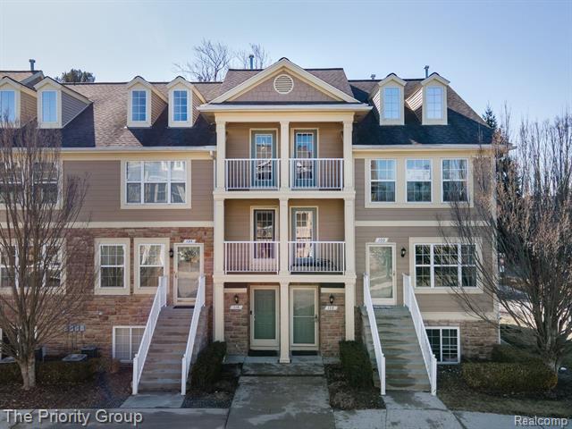 front view picture of 108 Evergreen Trl, Lake Orion, MI. 48362