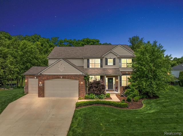 front view picture of 966 Wynstone Cir N, Oakland, MI. 48363