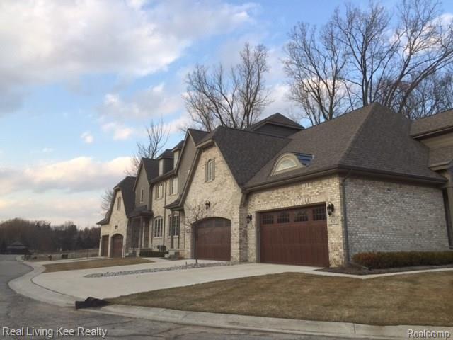 front view picture of 4207 Oak Arbor Ct, Rochester, MI. 48306