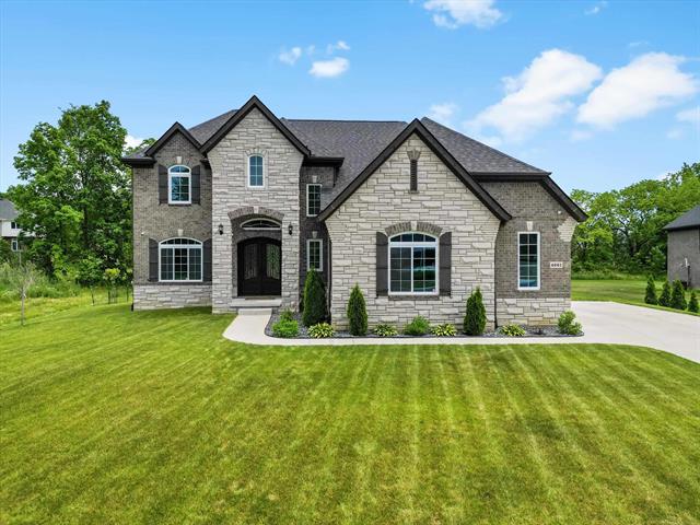 front view picture of 4661 Applewood Ct, Rochester, MI. 48306
