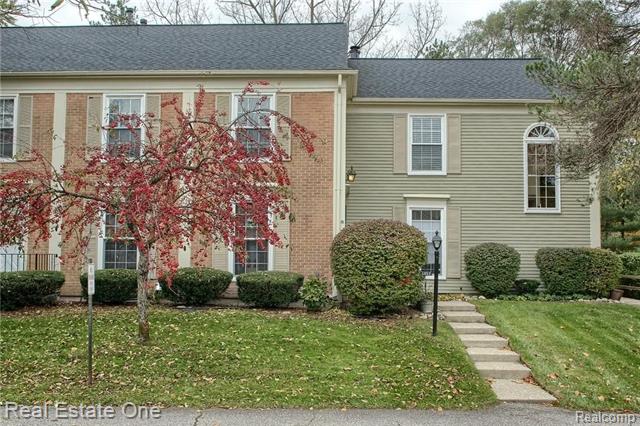 front view picture of 1357 Autumn Ln, Rochester, MI. 48306