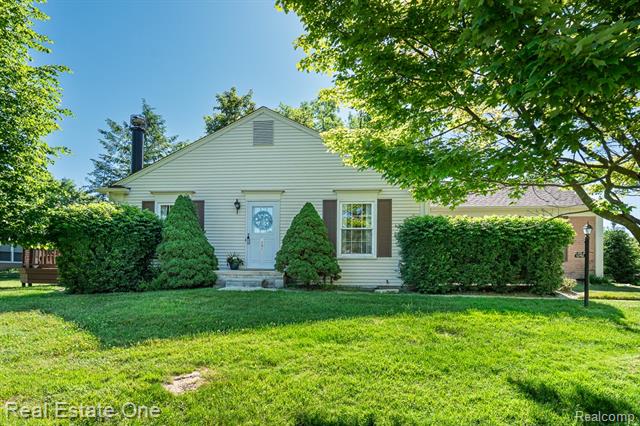 front view picture of 1242 Kings Cove Ct, Rochester, MI. 48306