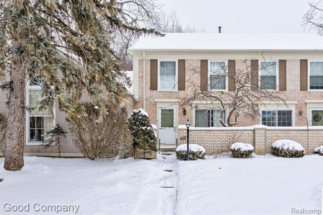 front view picture of 1512 Hidden Valley Ln, Rochester, MI. 48306