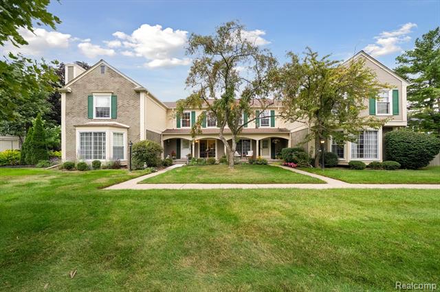 front view picture of 1484 Saddle Ln, Rochester, MI. 48306
