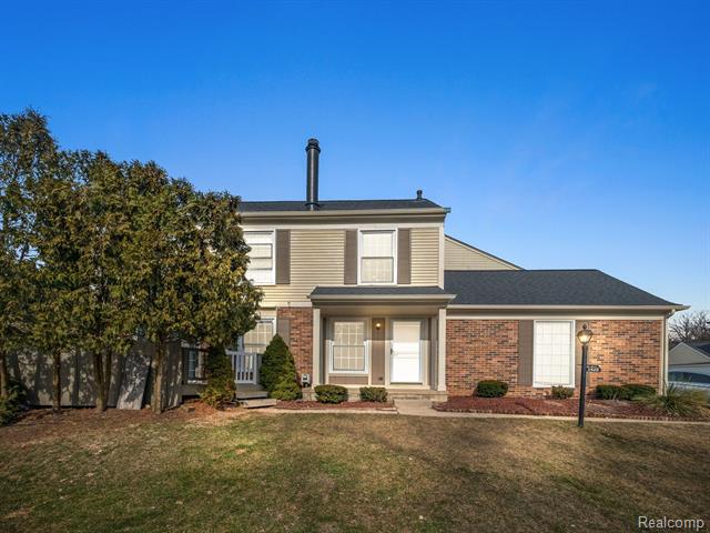 front view picture of 1428 Crescent Ln, Rochester, MI. 48306