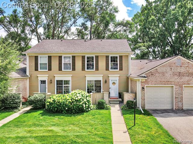 front view picture of 1123 Kings Cove Dr, Rochester, MI. 48306