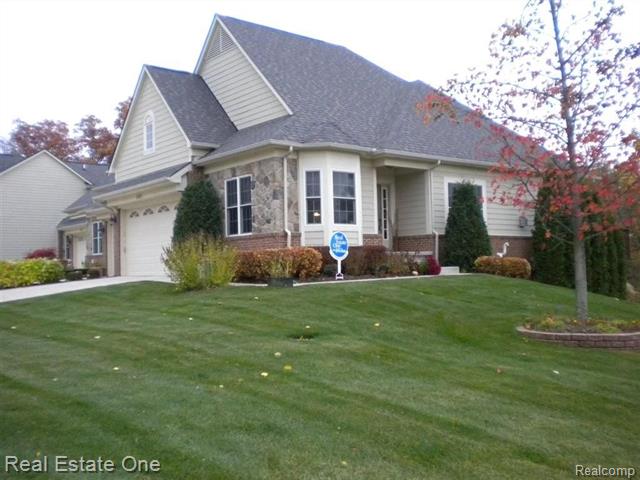 front view picture of 565 Andover Ct, Rochester, MI. 48306