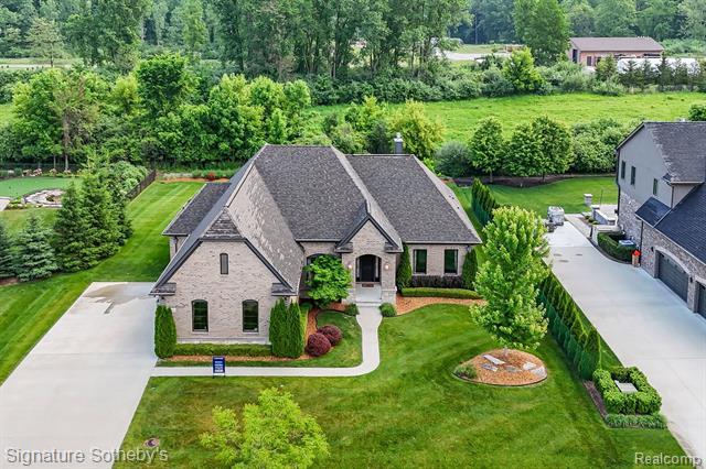 front view picture of 1641 Traceky, Rochester, MI. 48306