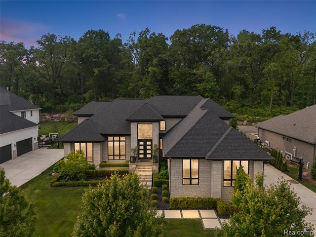 front view picture of 212 Enclave Ct, Rochester, MI. 48306