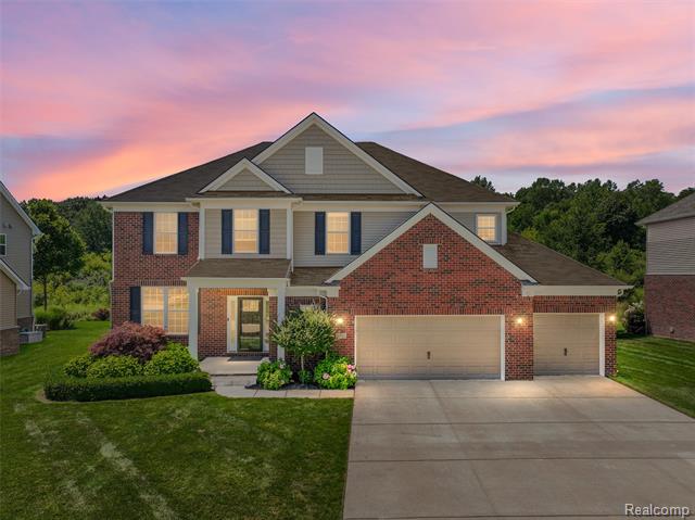 front view picture of 2050 Findley Cir, Lake Orion, MI. 48360