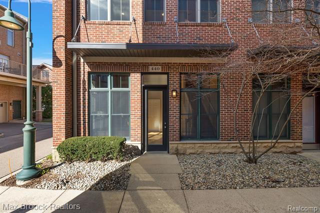 front view picture of 440 Lewis St, Birmingham, MI. 48009