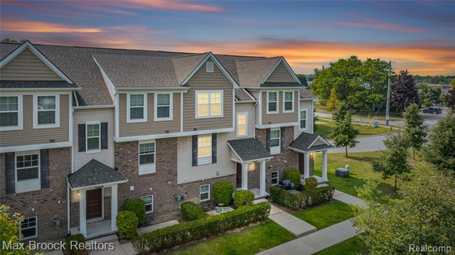 front view picture of 4636 Bradley Cir, Troy, MI. 48085