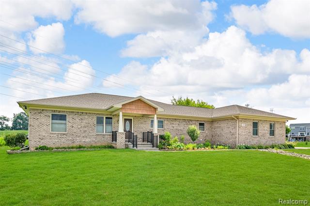 front view picture of 1295 Elliot Ct S, White Lake, MI. 48383