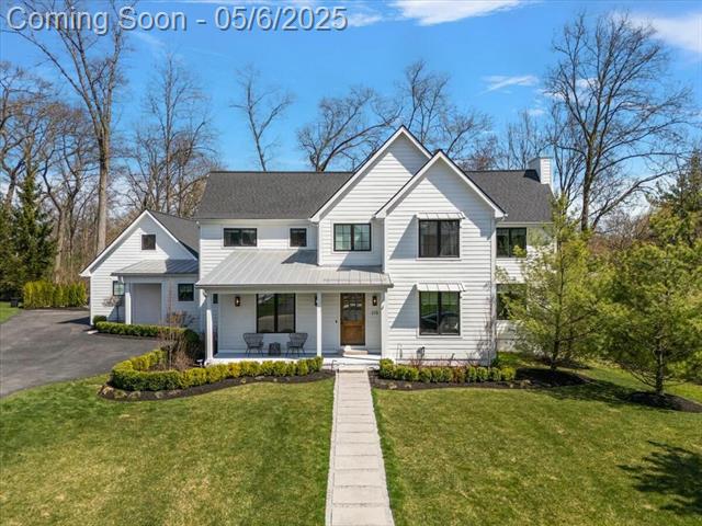 front view picture of 215 Hadsell Dr, Bloomfield Hills, MI. 48302