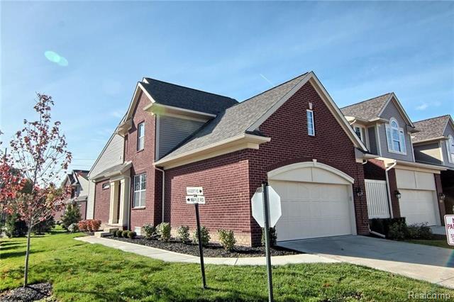 front view picture of 7212 Berry Fld, West Bloomfield, MI. 48322