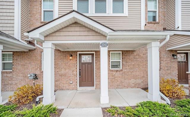 front view picture of 3247 Chambers W, Wixom, MI. 48393