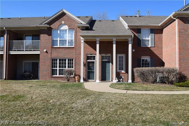 front view picture of 15202 Chesapeake Cir, Walled Lake, MI. 48390