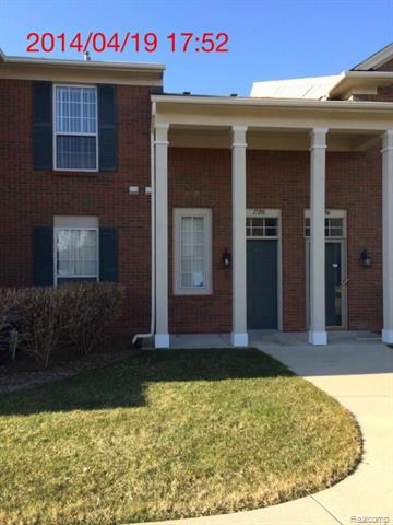 front view picture of 17208 Chesapeake Cir, Walled Lake, MI. 48390