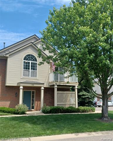front view picture of 17200 Chesapeake Cir, Walled Lake, MI. 48390