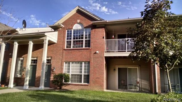 front view picture of 17203 Chesapeake Cir, Walled Lake, MI. 48390