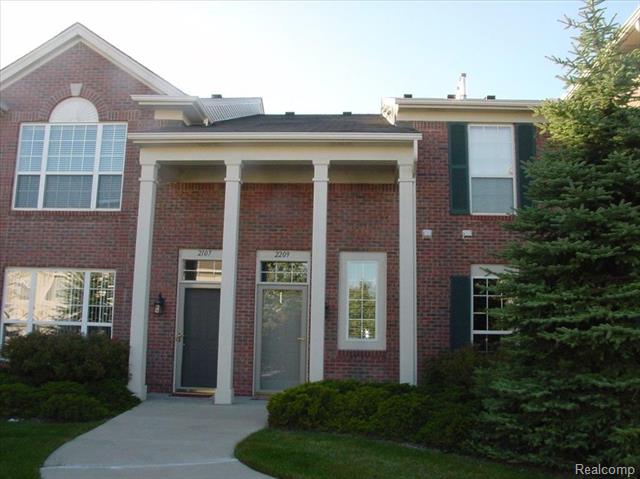 front view picture of 2209 Saratoga Blvd, Walled Lake, MI. 48390