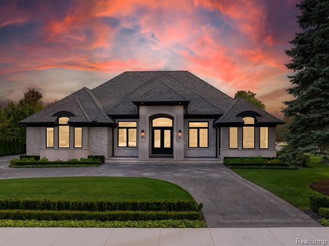 front view picture of 2817 Turtle Grove Ct, Bloomfield Hills, MI. 48302